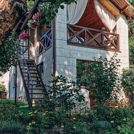 White Valley Entire Guest House Next To Forest Кишинев Екстериор снимка